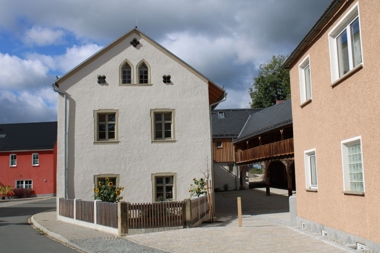 Haupthaus und Eingangsbereich