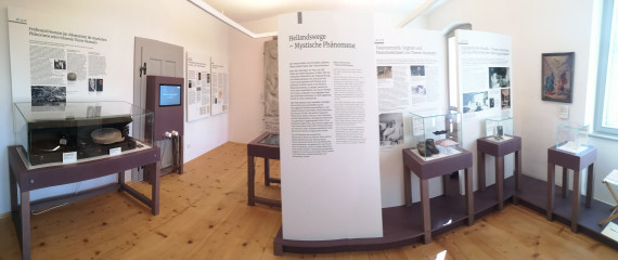 Unsere Ausstellung TheresNeumannMuseum Informations und